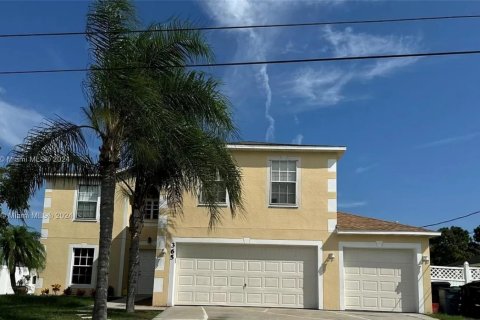 House in Port St. Lucie, Florida 5 bedrooms, 259.38 sq.m. № 1311222 - photo 1