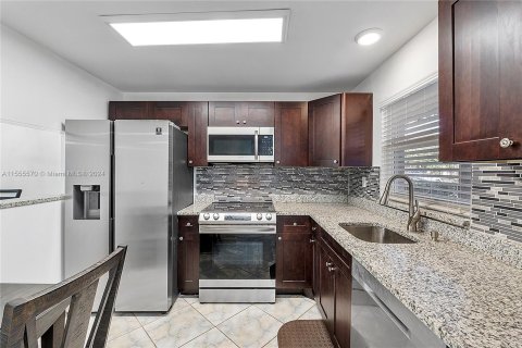 Condominio en venta en Sunrise, Florida, 1 dormitorio, 78.97 m2 № 1080868 - foto 6