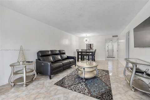 Condominio en venta en Sunrise, Florida, 1 dormitorio, 78.97 m2 № 1080868 - foto 17