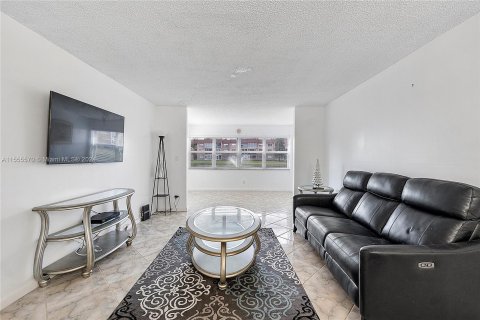 Condominio en venta en Sunrise, Florida, 1 dormitorio, 78.97 m2 № 1080868 - foto 15