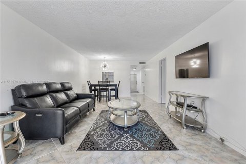 Condominio en venta en Sunrise, Florida, 1 dormitorio, 78.97 m2 № 1080868 - foto 18