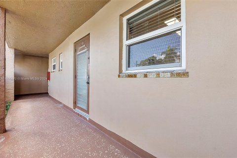 Condominio en venta en Sunrise, Florida, 1 dormitorio, 78.97 m2 № 1080868 - foto 2
