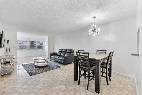 Condominio en venta en Sunrise, Florida, 1 dormitorio, 78.97 m2 № 1080868 - foto 11