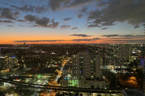 Condo in Miami, Florida, 1 bedroom  № 1178835 - photo 1