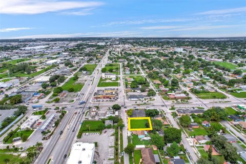 Propiedad comercial en venta en Miami, Florida № 1178834 - foto 18