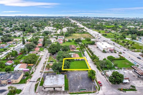 Propiedad comercial en venta en Miami, Florida № 1178834 - foto 22