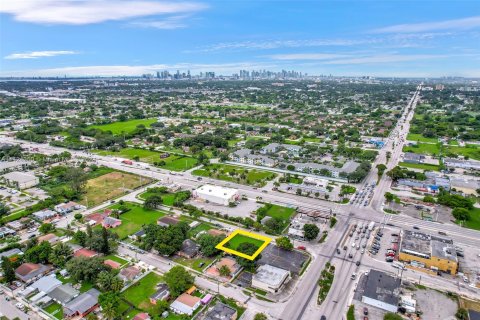 Propiedad comercial en venta en Miami, Florida № 1178834 - foto 16