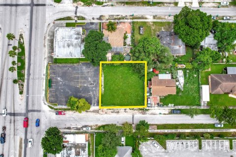 Propiedad comercial en venta en Miami, Florida № 1178834 - foto 25