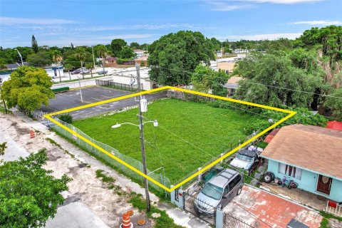 Propiedad comercial en venta en Miami, Florida № 1178834 - foto 5