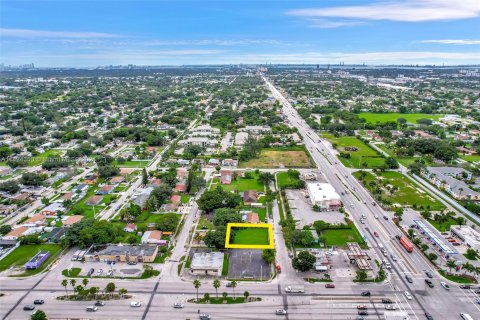 Propiedad comercial en venta en Miami, Florida № 1178834 - foto 15