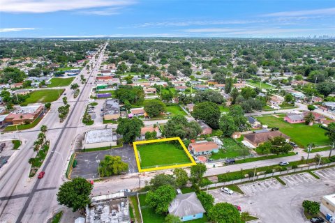 Propiedad comercial en venta en Miami, Florida № 1178834 - foto 12