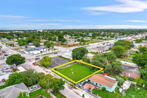 Propiedad comercial en venta en Miami, Florida № 1178834 - foto 10