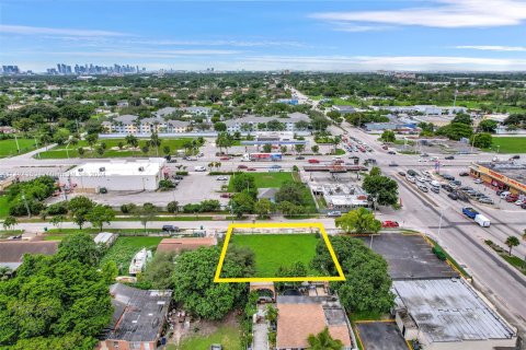 Propiedad comercial en venta en Miami, Florida № 1178834 - foto 23