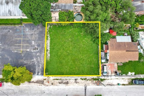 Propiedad comercial en venta en Miami, Florida № 1178834 - foto 7