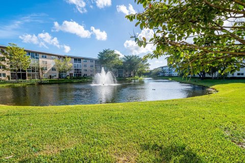 Condominio en venta en Coconut Creek, Florida, 2 dormitorios, 107.49 m2 № 1208446 - foto 14