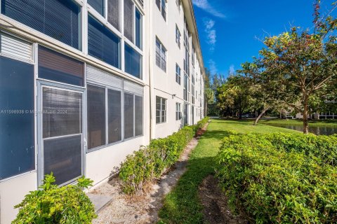 Condominio en venta en Coconut Creek, Florida, 2 dormitorios, 107.49 m2 № 1208446 - foto 13