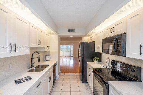 Condominio en venta en Coconut Creek, Florida, 2 dormitorios, 107.49 m2 № 1208446 - foto 3