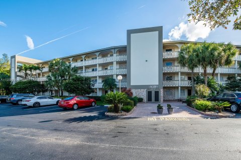 Condominio en venta en Coconut Creek, Florida, 2 dormitorios, 107.49 m2 № 1208446 - foto 10