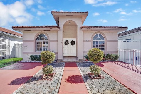 Casa en venta en Hialeah, Florida, 3 dormitorios, 135.64 m2 № 1401237 - foto 4