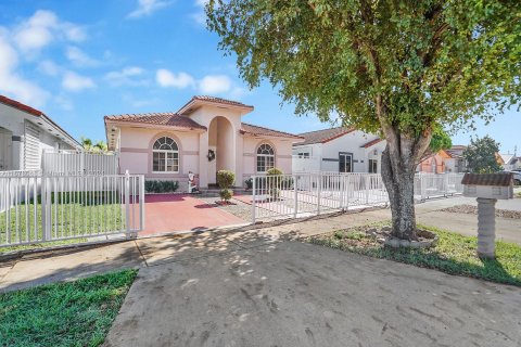 Villa ou maison à vendre à Hialeah, Floride: 3 chambres, 135.64 m2 № 1401237 - photo 1