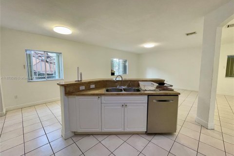 Casa en venta en Homestead, Florida, 5 dormitorios, 265.89 m2 № 1401187 - foto 11