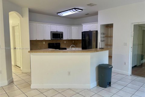 Casa en venta en Homestead, Florida, 5 dormitorios, 265.89 m2 № 1401187 - foto 9