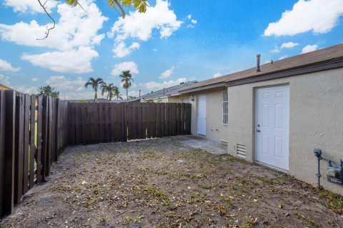 Townhouse in Miami Gardens, Florida 3 bedrooms, 104.05 sq.m. № 921164 - photo 24