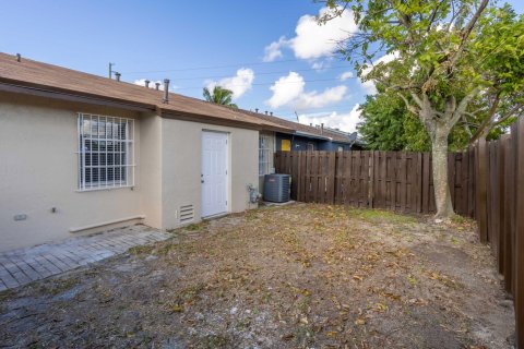 Townhouse in Miami Gardens, Florida 3 bedrooms, 104.05 sq.m. № 921164 - photo 23