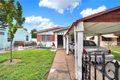 Casa en venta en Hialeah, Florida, 2 dormitorios, 159.14 m2 № 1395207 - foto 3