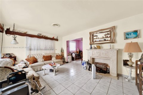 Villa ou maison à vendre à Hialeah, Floride: 2 chambres, 159.14 m2 № 1395207 - photo 6