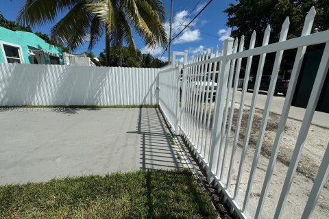 House in Miami, Florida 5 bedrooms, 162.39 sq.m. № 1395208 - photo 5