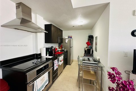 Condo in Miami Beach, Florida, 1 bedroom  № 837056 - photo 2