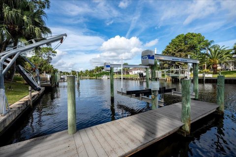 Villa ou maison à louer à Stuart, Floride: 4 chambres, 257.15 m2 № 874290 - photo 5