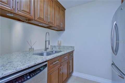 Condo in Tampa, Florida, 2 bedrooms  № 1363576 - photo 11