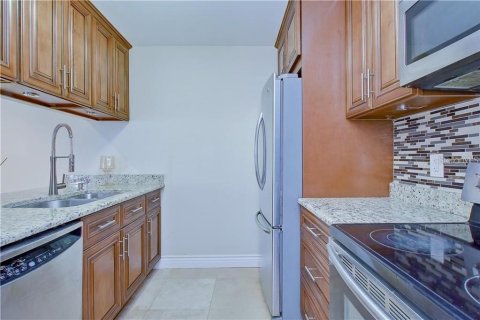 Condo in Tampa, Florida, 2 bedrooms  № 1363576 - photo 10