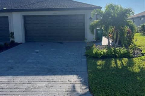 Adosado en alquiler en Port Charlotte, Florida, 2 dormitorios, 145.3 m2 № 1363606 - foto 1