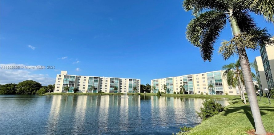 Condominio en Dania Beach, Florida, 2 dormitorios  № 983350