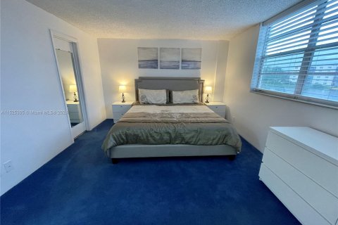 Condo in Dania Beach, Florida, 2 bedrooms  № 983350 - photo 12