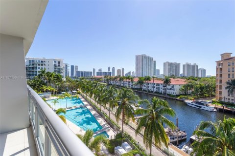 Condo in Aventura, Florida, 2 bedrooms  № 1415426 - photo 13