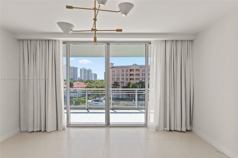 Condo in Aventura, Florida, 2 bedrooms  № 1415426 - photo 19