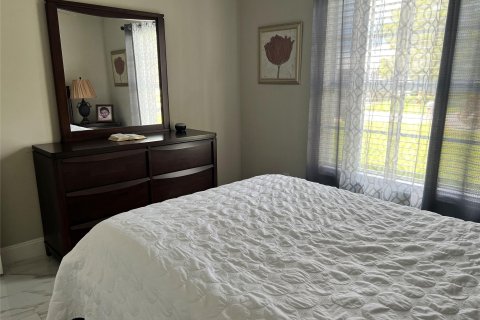 Casa en venta en Cape Coral, Florida, 3 dormitorios, 154.78 m2 № 921010 - foto 2