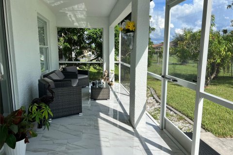 Villa ou maison à vendre à Cape Coral, Floride: 3 chambres, 154.78 m2 № 921010 - photo 28