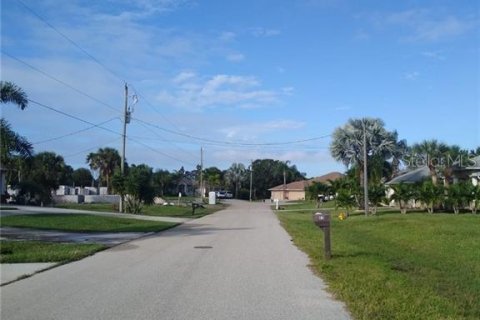 Terreno en venta en Rotonda, Florida № 1003376 - foto 5