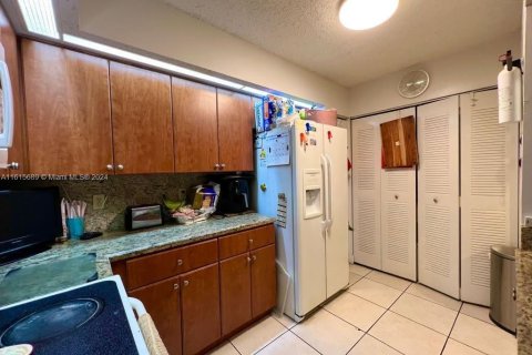 Condominio en venta en Hialeah, Florida, 2 dormitorios, 108.05 m2 № 1239543 - foto 5