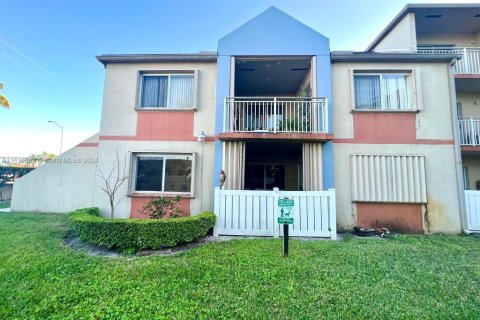 Condominio en venta en Hialeah, Florida, 2 dormitorios, 108.05 m2 № 1239543 - foto 13