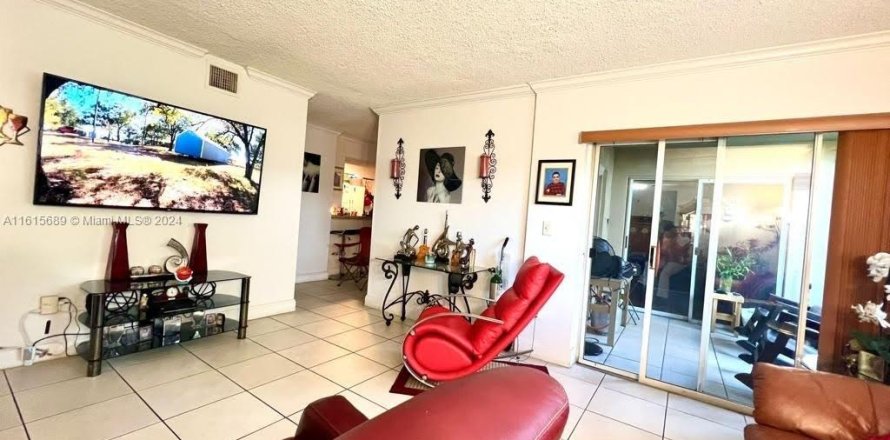 Condominio en Hialeah, Florida, 2 dormitorios  № 1239543