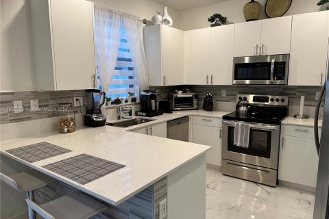 Adosado en venta en Miami Gardens, Florida, 3 dormitorios, 148.18 m2 № 1362633 - foto 5