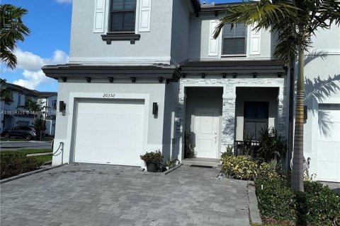 Townhouse in Miami Gardens, Florida 3 bedrooms, 148.18 sq.m. № 1362633 - photo 1