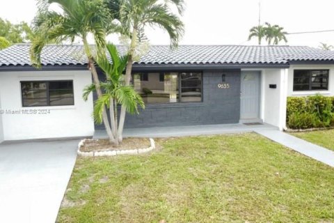 House in Miami, Florida 4 bedrooms, 178.74 sq.m. № 1330768 - photo 3