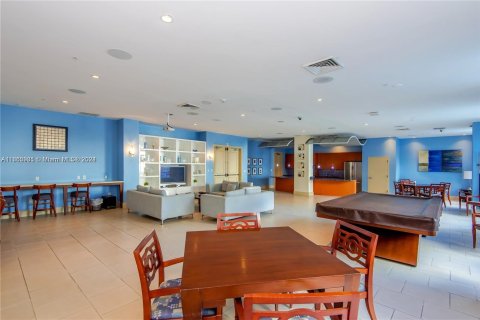 Condo in Miami, Florida, 2 bedrooms  № 1372439 - photo 10